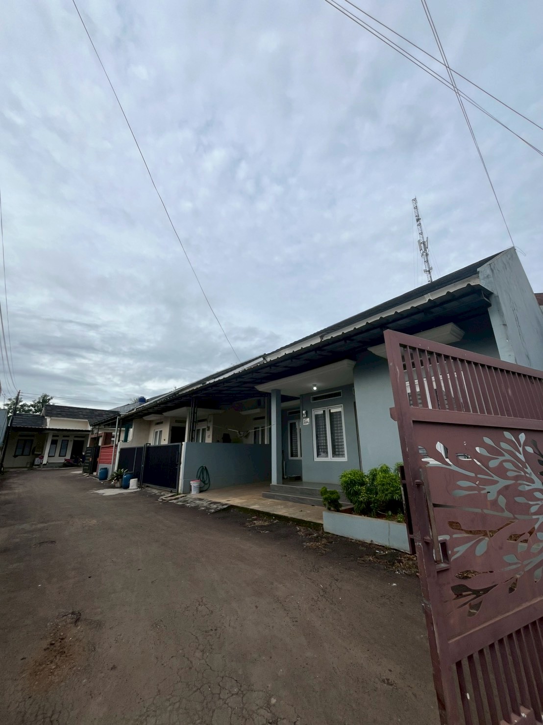 LINE_ALBUM_GP-1(gerbang dan jalan perumahan)_251114_7