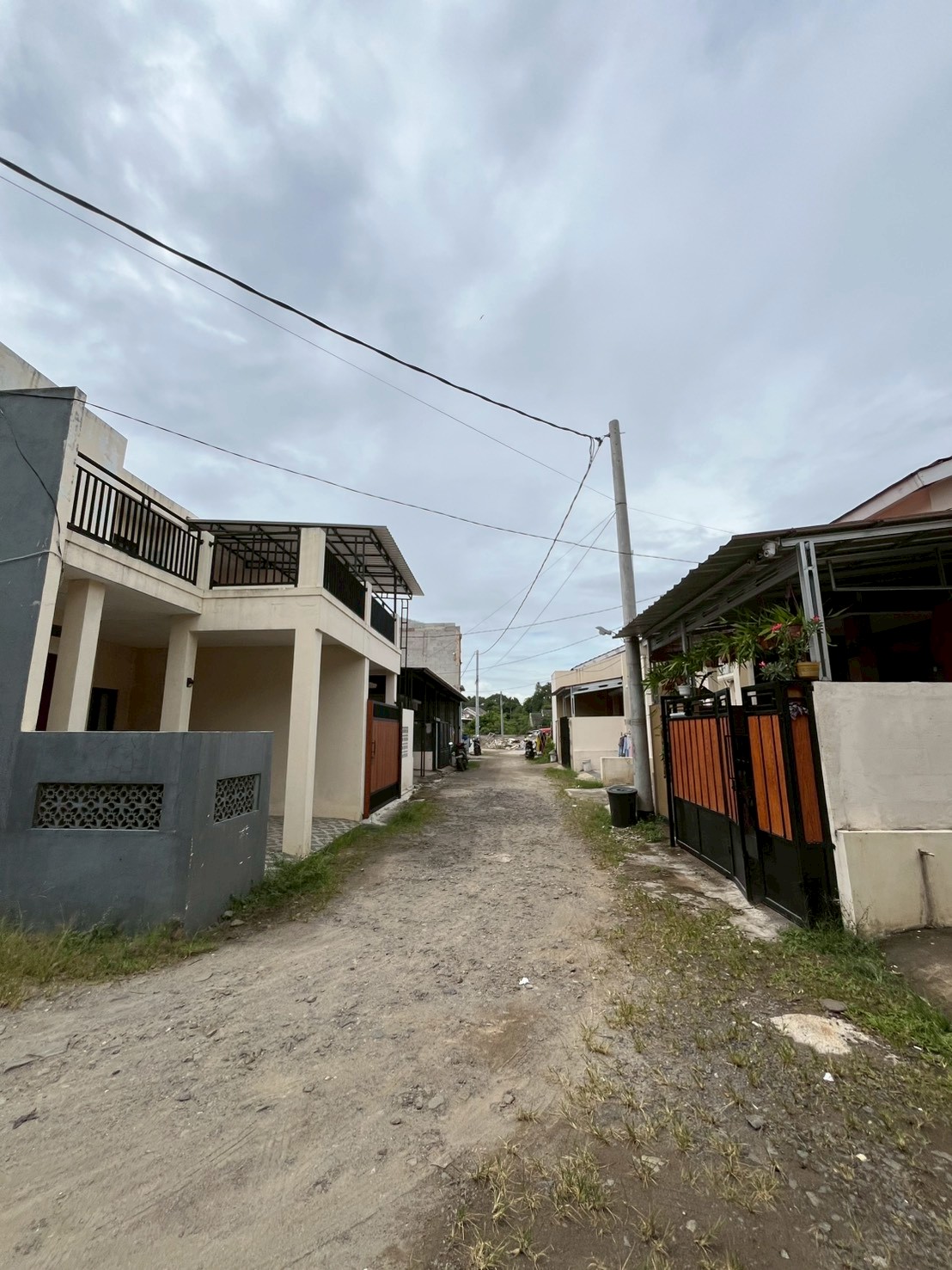 LINE_ALBUM_GP-4(Gerbang dan jalan perumahan)_251114_1