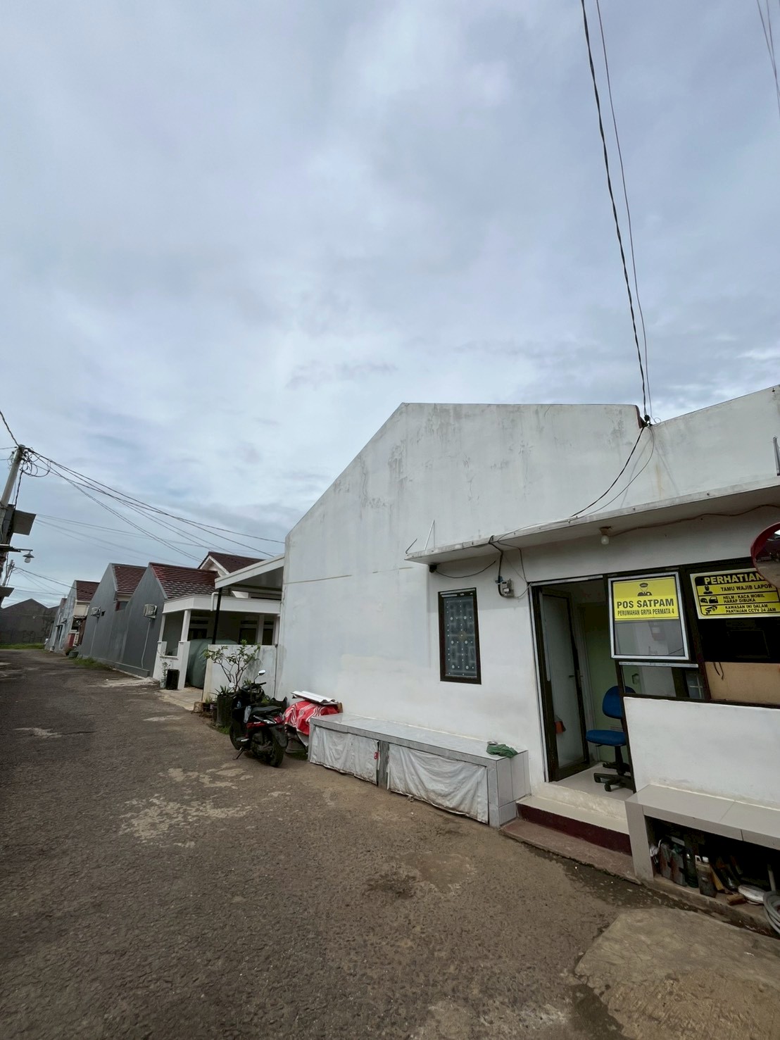 LINE_ALBUM_GP-4(Gerbang dan jalan perumahan)_251114_11