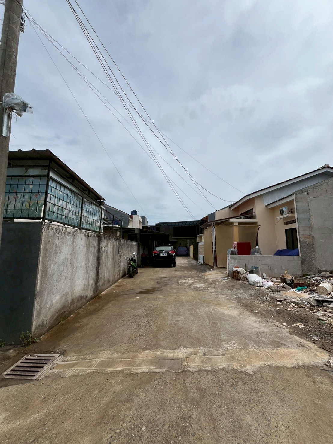 LINE_ALBUM_GP-4(Gerbang dan jalan perumahan)_251114_5