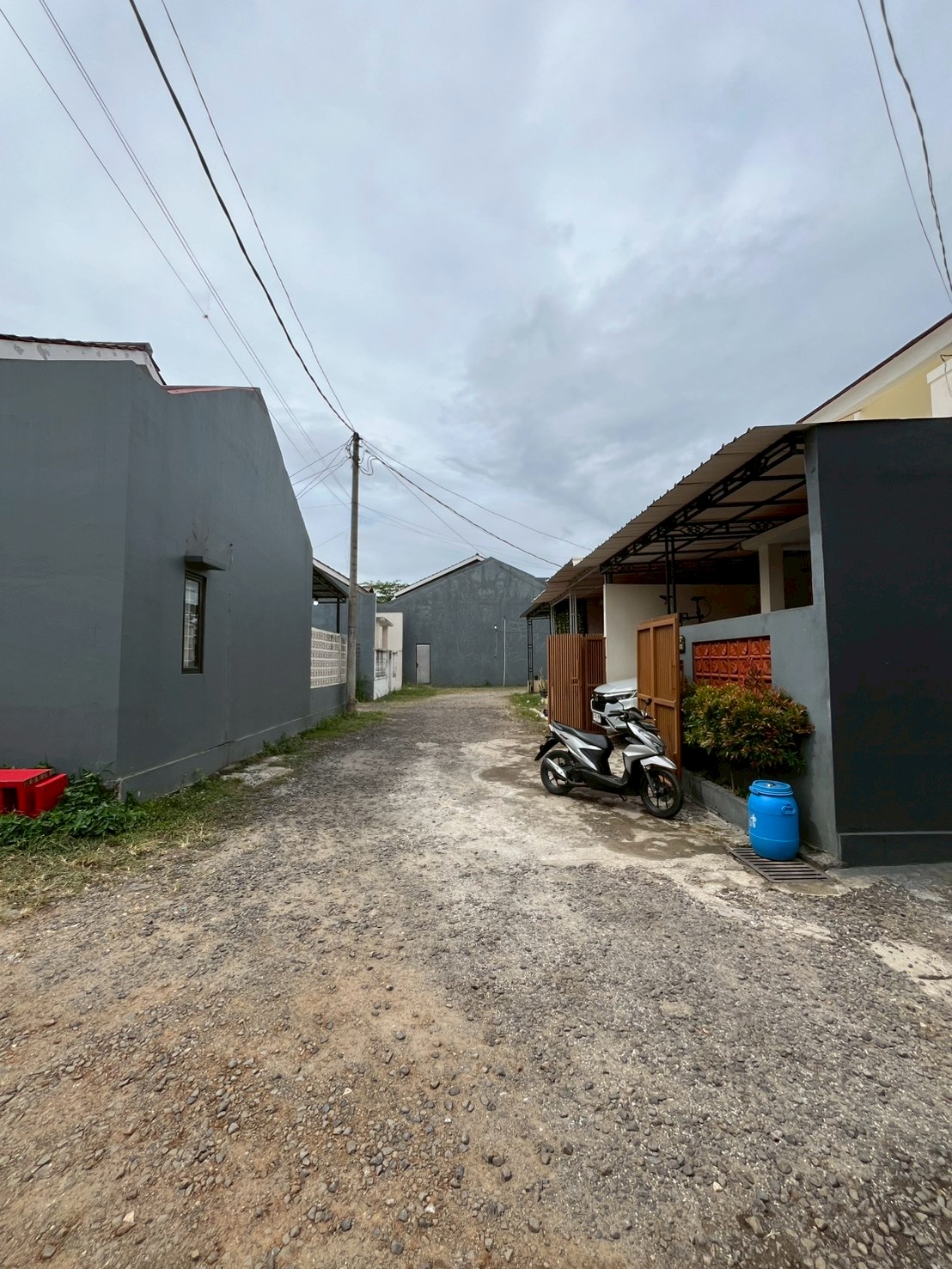 LINE_ALBUM_GP-4(Gerbang dan jalan perumahan)_251114_6