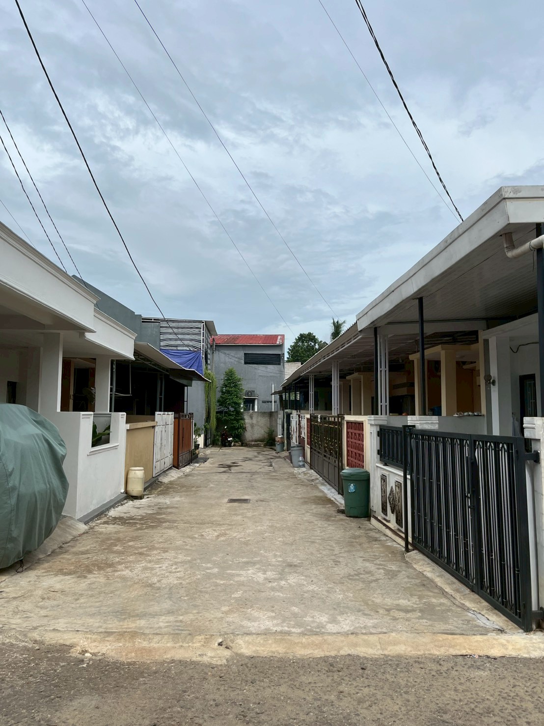 LINE_ALBUM_GP-4(Gerbang dan jalan perumahan)_251114_9