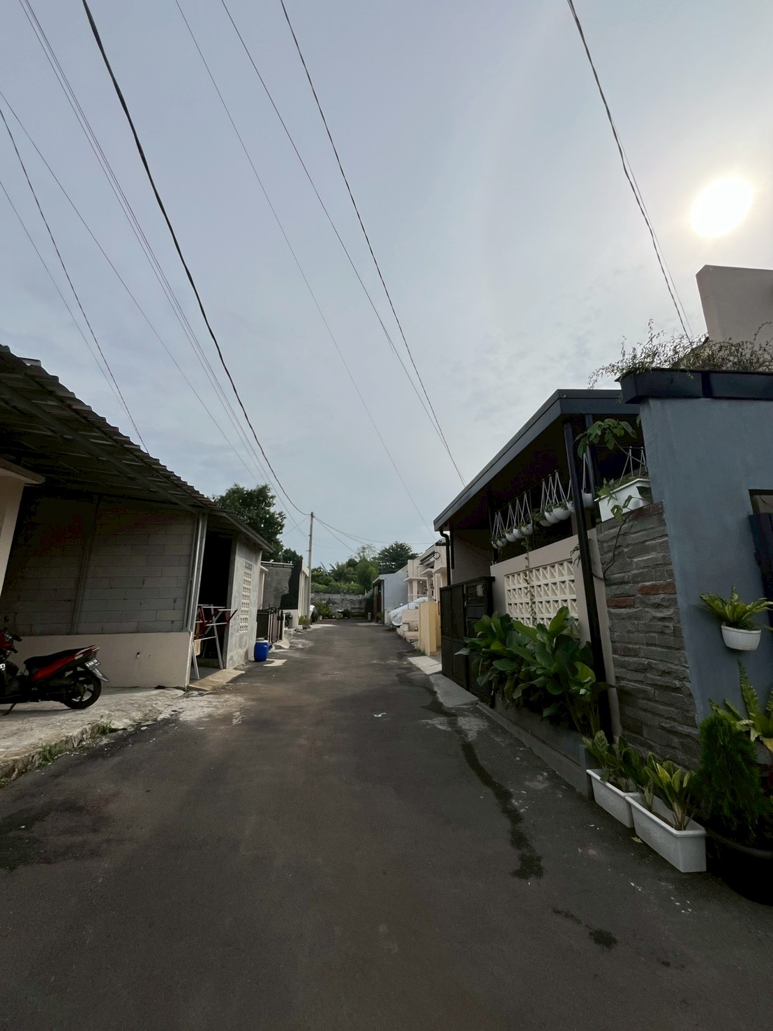 LINE_ALBUM_GP-5(gerbang dan jalan perumahan)_251114_2