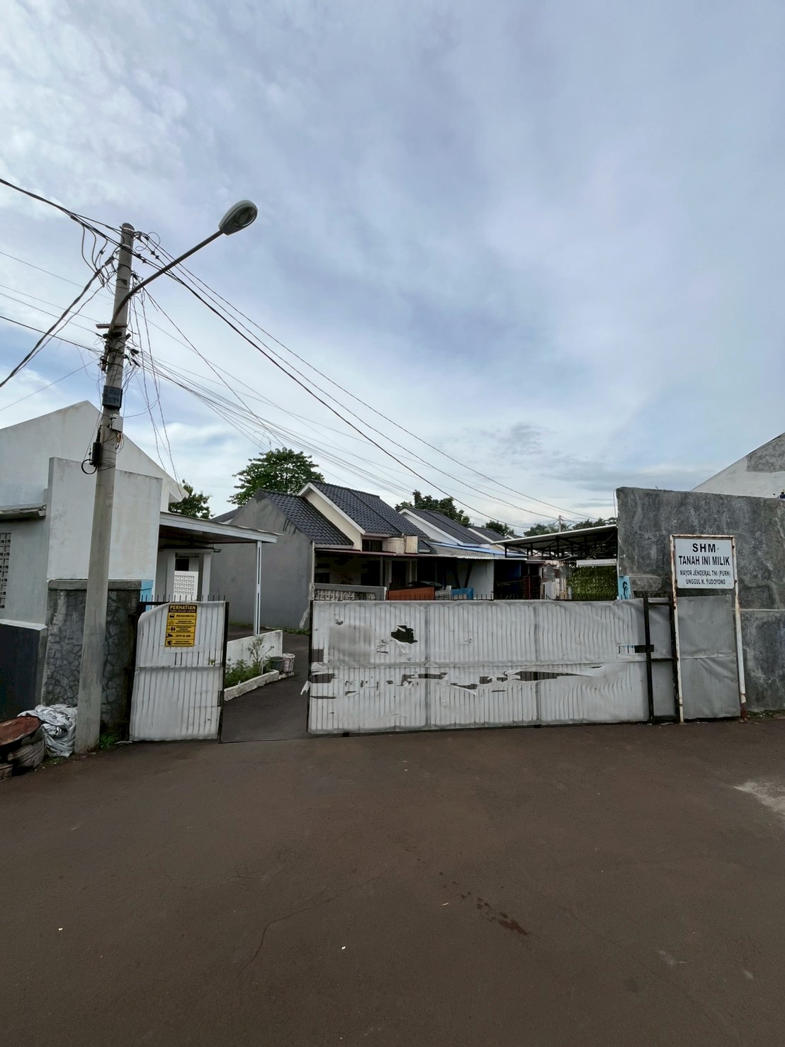 LINE_ALBUM_GP-5(gerbang dan jalan perumahan)_251114_7