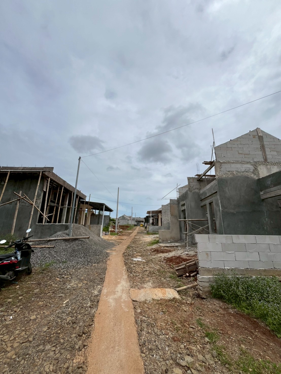 LINE_ALBUM_GP-7(Gerbang dan Jalan perumahan)_251114_7